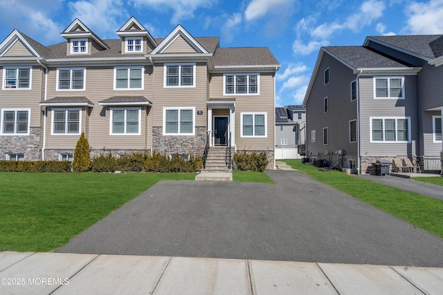 71 Broadway Ave, Lakewood, NJ 08701 - view of property featuring a front lawn and a residential view
