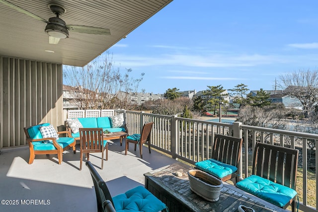 balcony featuring outdoor lounge area and ceiling fan