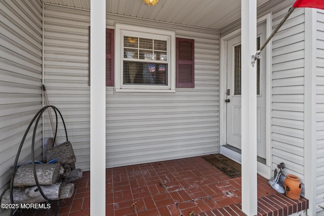 entrance to property featuring a porch