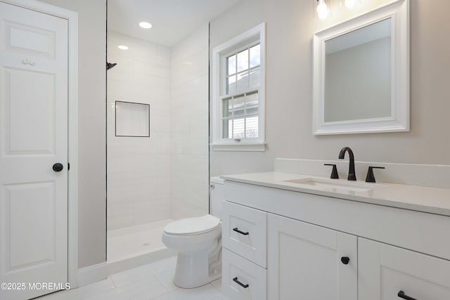 full bath featuring recessed lighting, tiled shower, toilet, and vanity