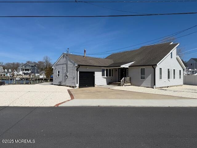 view of front facade featuring driveway and a garage