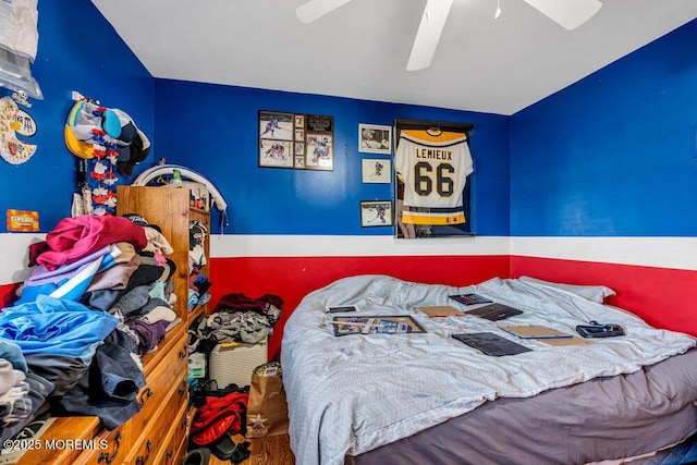 bedroom with a ceiling fan