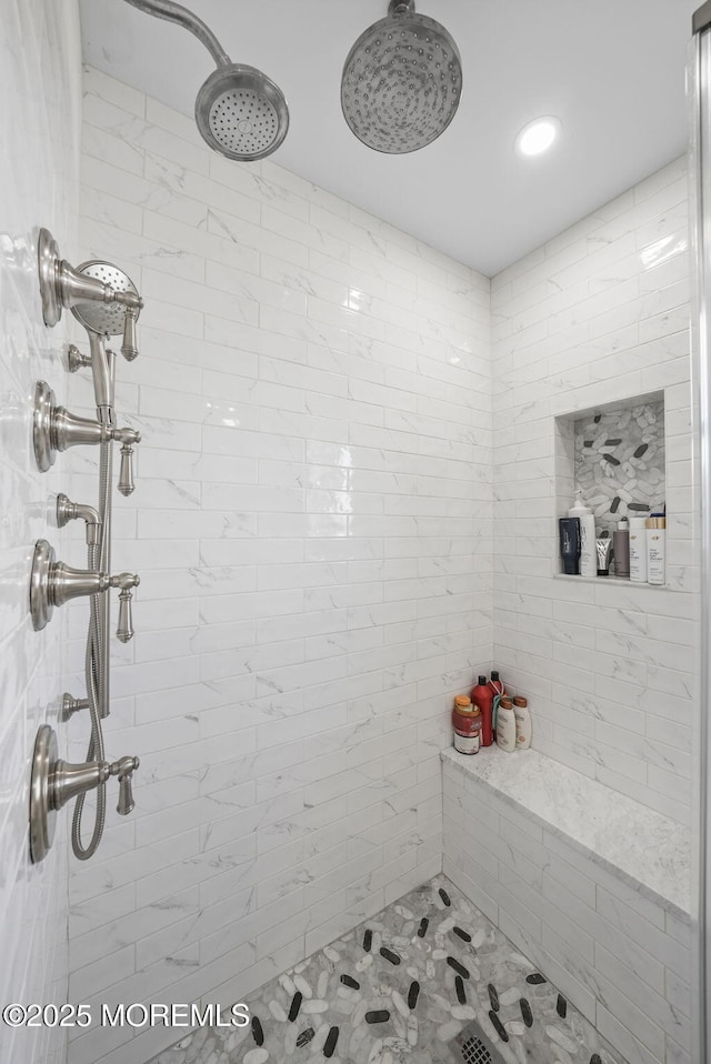 bathroom featuring a tile shower