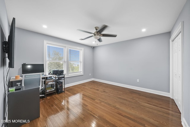 home office with visible vents, baseboards, recessed lighting, hardwood / wood-style flooring, and a ceiling fan