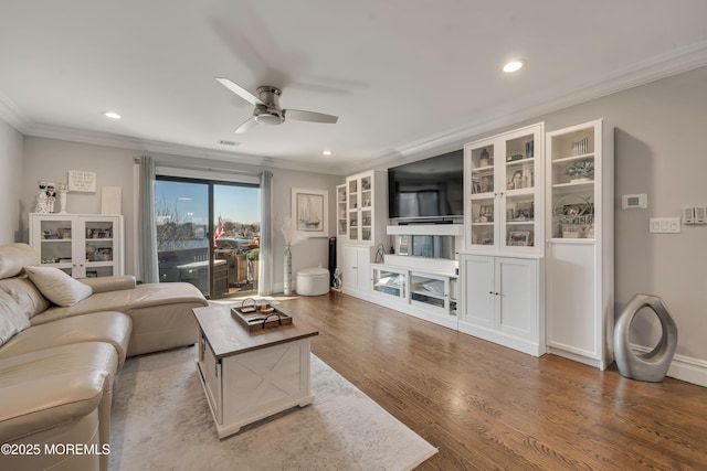 living room with wood finished floors, visible vents, recessed lighting, ceiling fan, and ornamental molding