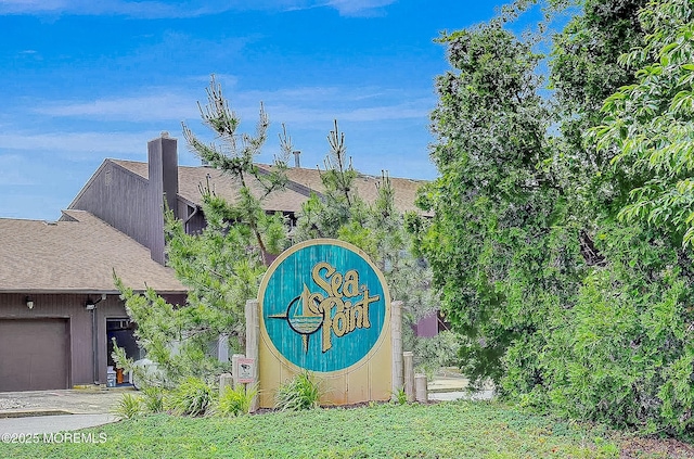 view of community / neighborhood sign