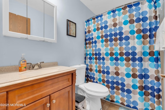 full bath with vanity, a shower with shower curtain, and toilet