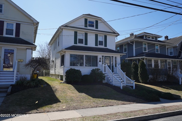 traditional style home featuring a front yard