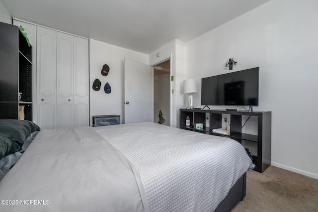 bedroom featuring a closet, baseboards, and carpet flooring