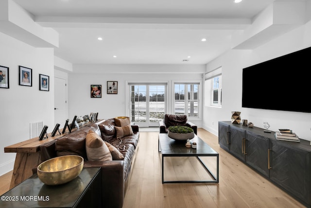 living area featuring light wood-style flooring, recessed lighting, visible vents, and baseboards