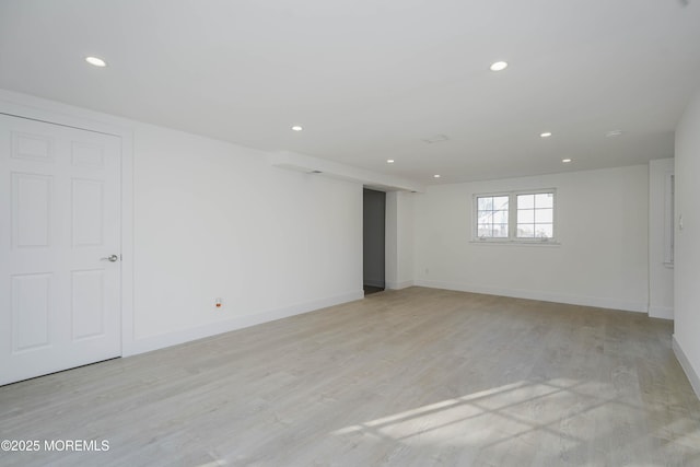 empty room featuring light wood-style flooring, recessed lighting, and baseboards