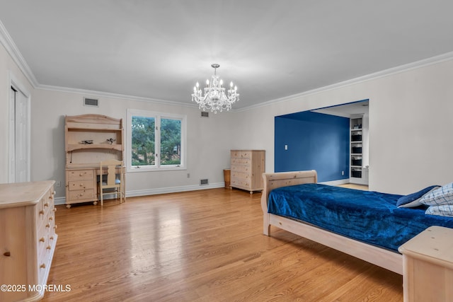 bedroom featuring baseboards, visible vents, light wood-style flooring, ornamental molding, and a chandelier