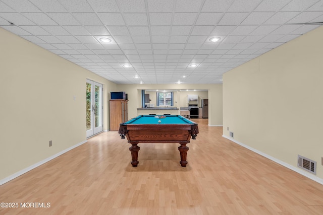 rec room with visible vents, recessed lighting, light wood-style floors, pool table, and baseboards