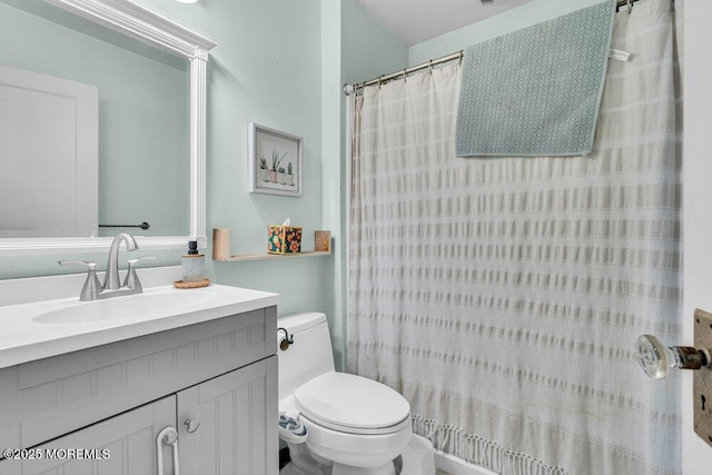 bathroom with a shower with curtain, toilet, and vanity