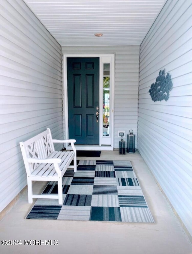 doorway to property with covered porch