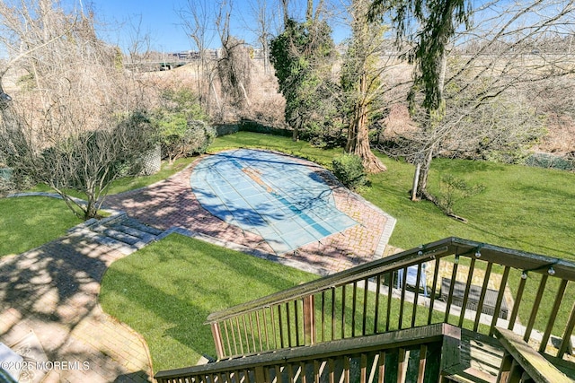 view of swimming pool featuring a lawn