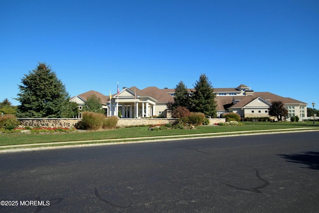 view of front of house with a front yard