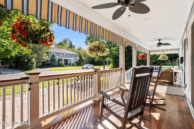 deck with outdoor dining area and a ceiling fan