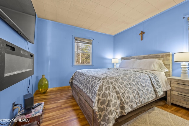 bedroom featuring wood finished floors and baseboards