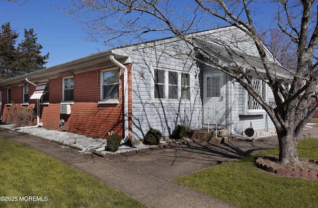 view of front facade featuring brick siding