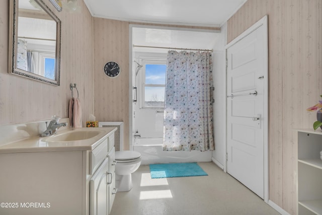 full bath with toilet and wallpapered walls