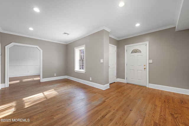 entryway featuring light wood finished floors, visible vents, and baseboards