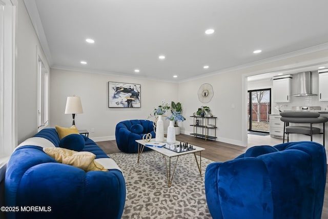 living room featuring recessed lighting, crown molding, and wood finished floors