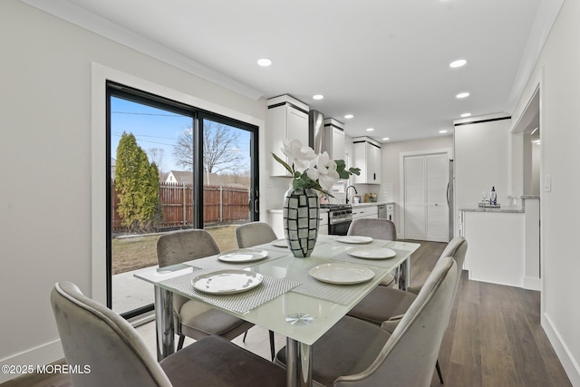 dining area with recessed lighting, baseboards, and dark wood-style flooring