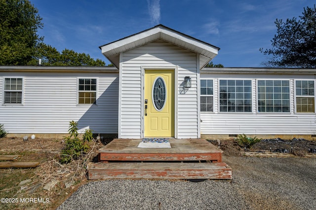 entrance to property with crawl space