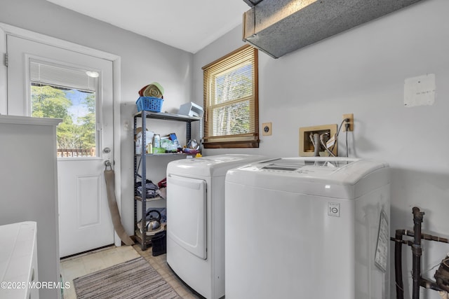 laundry room with laundry area and independent washer and dryer