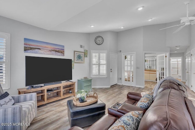 living room featuring visible vents, baseboards, recessed lighting, wood finished floors, and a ceiling fan