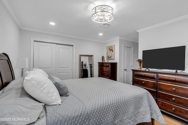 bedroom featuring recessed lighting, visible vents, a closet, and crown molding