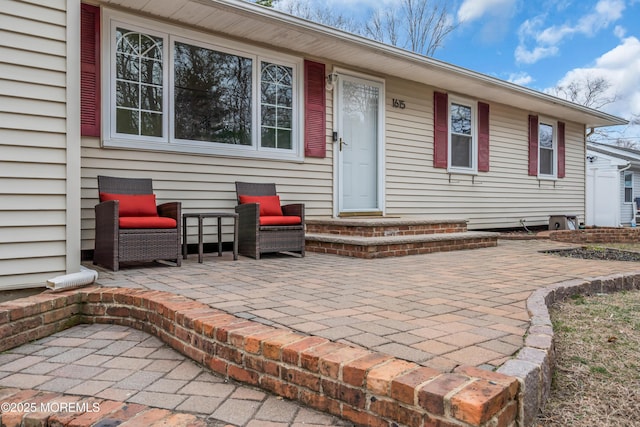 view of front of property featuring a patio area