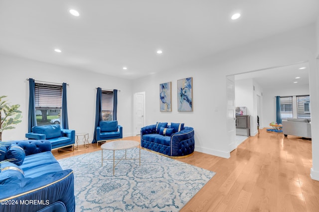 living room featuring recessed lighting, light wood-style flooring, and baseboards