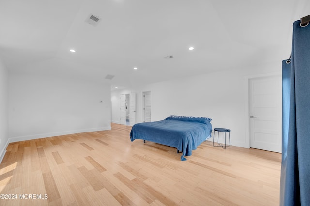 bedroom featuring recessed lighting, visible vents, light wood-style flooring, and baseboards