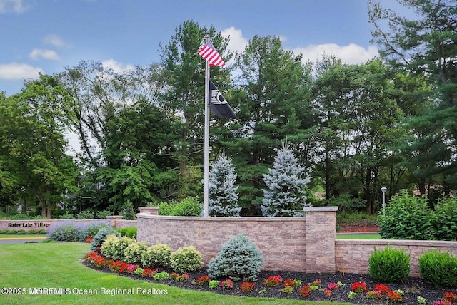 community / neighborhood sign with a lawn