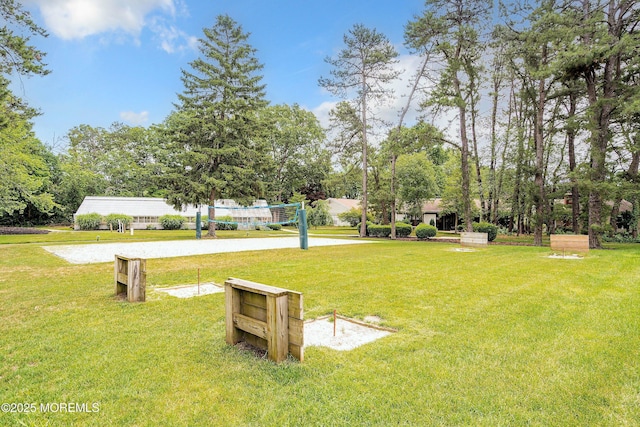 view of yard with volleyball court