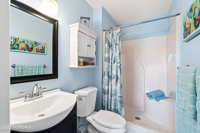 bathroom with a shower with curtain, vanity, and toilet