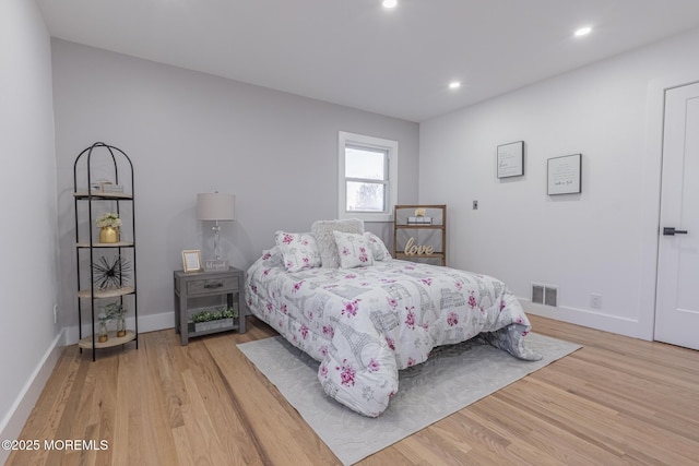 bedroom with recessed lighting, light wood-style floors, visible vents, and baseboards