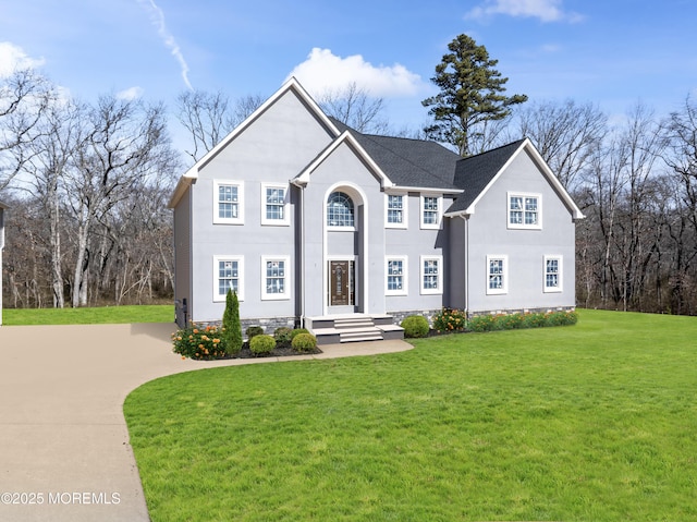 view of front of house featuring a front lawn and driveway