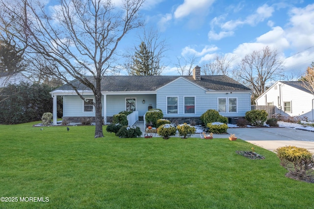 view of front of property featuring a chimney, a front lawn, and roof with shingles