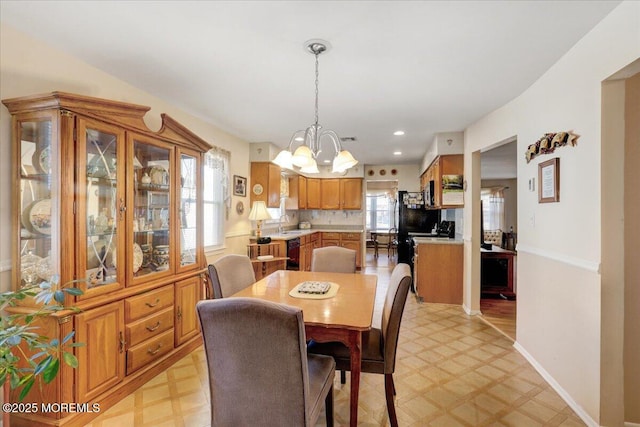 dining room featuring visible vents, recessed lighting, baseboards, light floors, and a chandelier