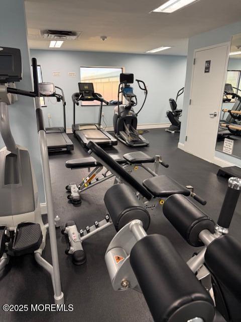 exercise room featuring baseboards