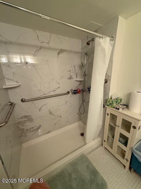 full bathroom featuring a stall shower