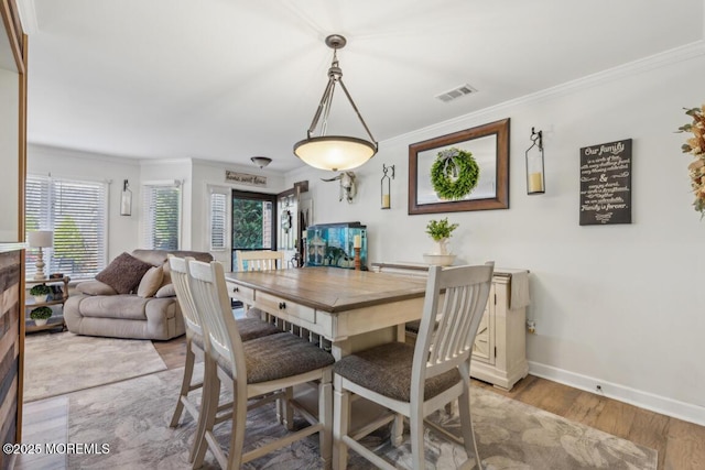144 Brandywine Ct Unit 332, Brick, NJ 08724 - dining space featuring visible vents, baseboards, light wood-style floors, and ornamental molding
