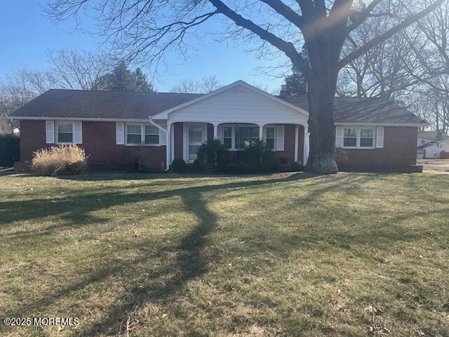 ranch-style home with a front yard