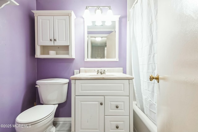 bathroom with vanity, toilet, shower / bathtub combination with curtain, and baseboards