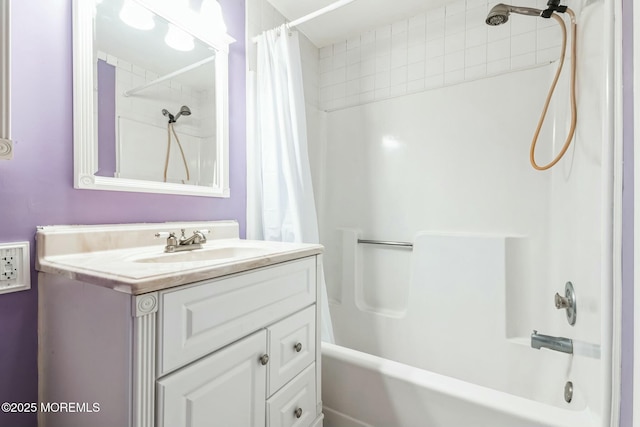 full bath with vanity and shower / tub combo