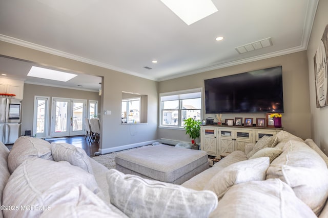 living area featuring recessed lighting, a wealth of natural light, a skylight, and visible vents
