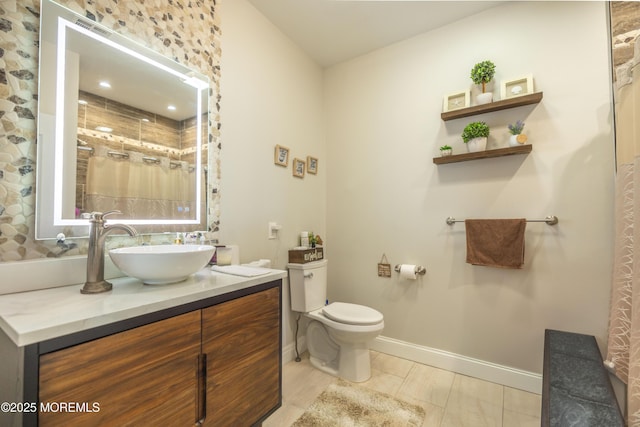 full bathroom featuring vanity, baseboards, toilet, a shower with shower curtain, and visible vents